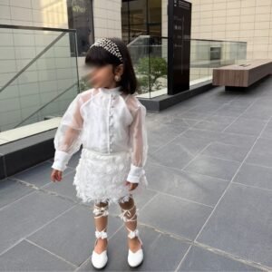 Alternative view of Cucu White set